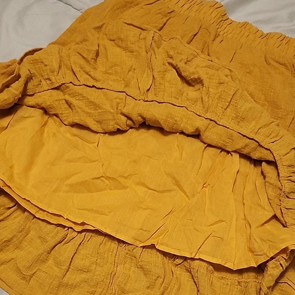 Elegant Mustard Skirt - Picture 3 of 3